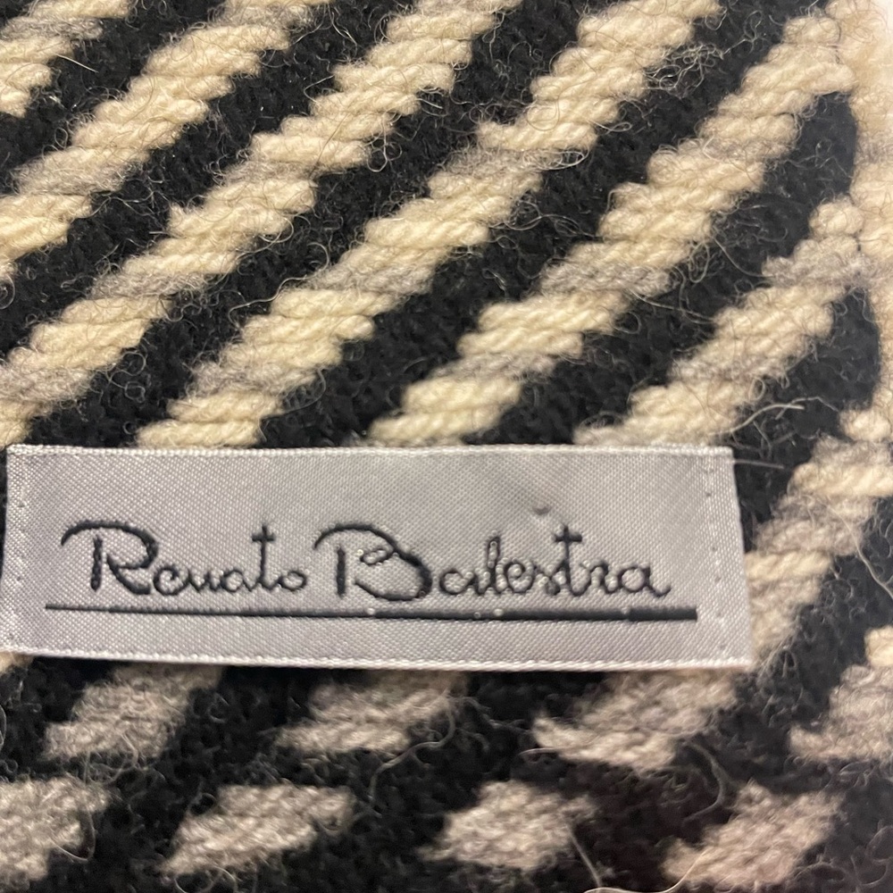 Renato Balestra 100% wool unisex scarf.